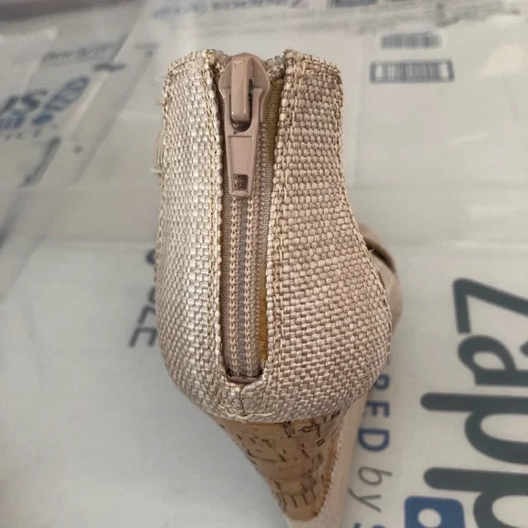 BCBG BCBGENERATION wedge platform sandal - Picture 10 of 13